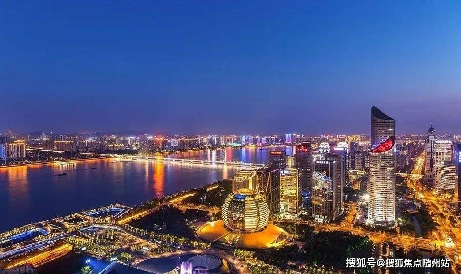 澳门2025年正版免费和新澳2025最新版免费,全面释义、解释与落实-警惕虚假宣传-全面释义、解释与落实